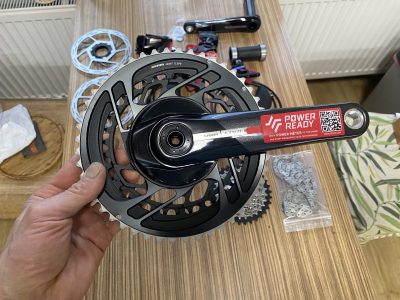 Sady SRAM Force D2, Shimano ULTEGRA, Shimano105, připraveny v našem eshopu.